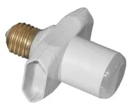 adapter-elektryczny-zlodziejka-z-lampka-e27-do-piwnicy-lumixa