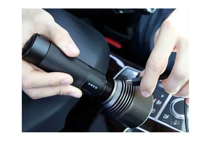 latarka-klasyczna-nextool-2000-lm-led-waga-591-g