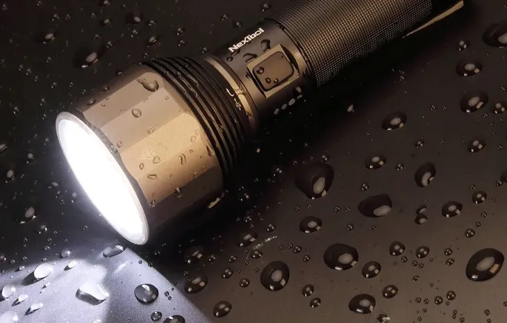 latarka-klasyczna-nextool-2000-lm-led-zrodlo-swiatla-led