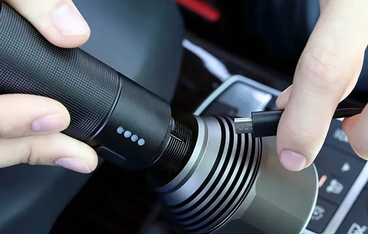 latarka-klasyczna-nextool-2000-lm-led-maksymalna-sila-swiatla-2000-lm