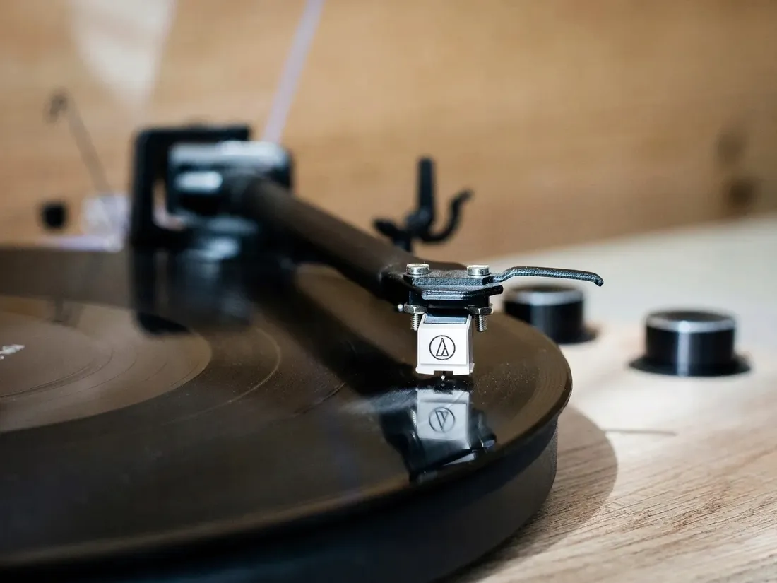 gramofon-lenco-lbt-188-bluetooth-usb-jasny-braz-stan-powystawowy