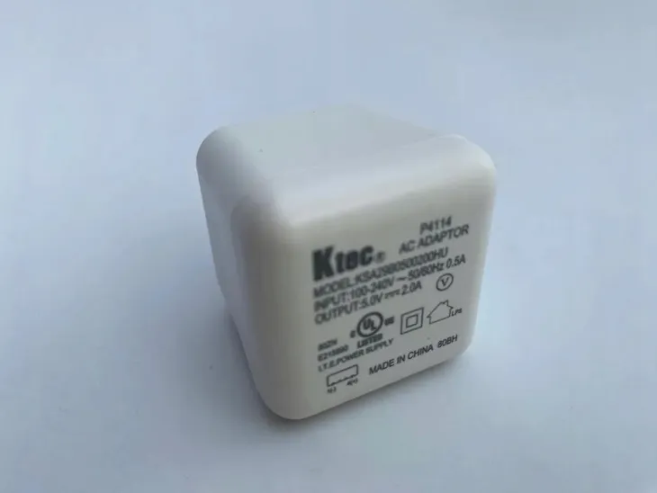 ladowarka-usb-ktec-5v-2a-us-tablet-telefon-kolor-bialy