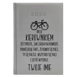 kalendarz-ksiazkowy-a5-2026-srebrny-do-korpo-bycie-kierownikiem-jest-proste