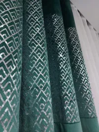 zaslona-welurowa-sequin-z-geometrycznym-wzorem-z-cekinow-140x250-przelotki