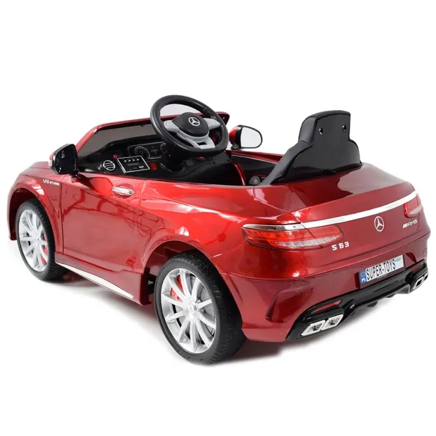 samochod-mercedes-czerwony-kod-producenta-mercedes-czerwony