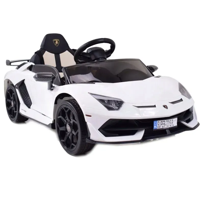 samochod-lamborghini-bialy