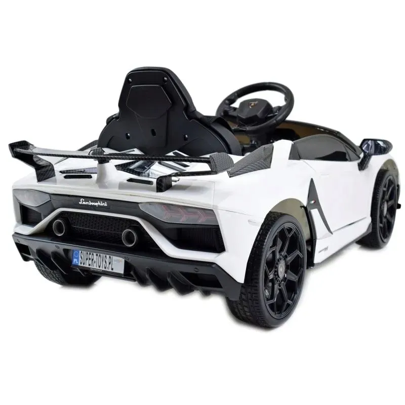 samochod-lamborghini-bialy