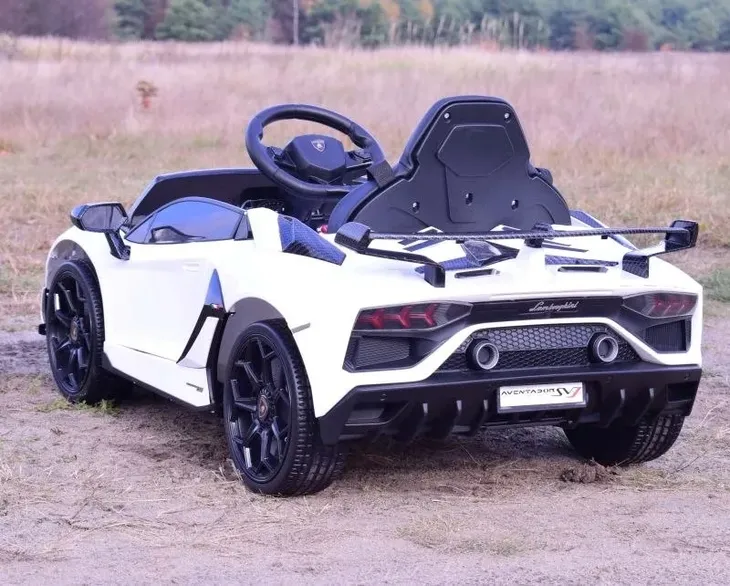 samochod-lamborghini-bialy-szerokosc-pojazdu-66-cm