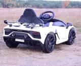 samochod-lamborghini-bialy-liczba-miejsc-1