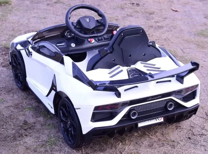 samochod-lamborghini-bialy-waga-z-opakowaniem-21-kg