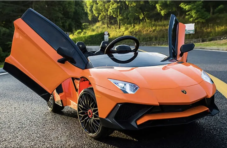samochod-lamborghini-pomaranczowy-liczba-drzwi-2