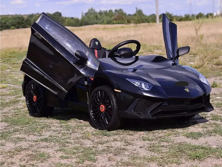 samochod-lamborghini-pomaranczowy-marka-lamborghini-kolor-pomaranczowy