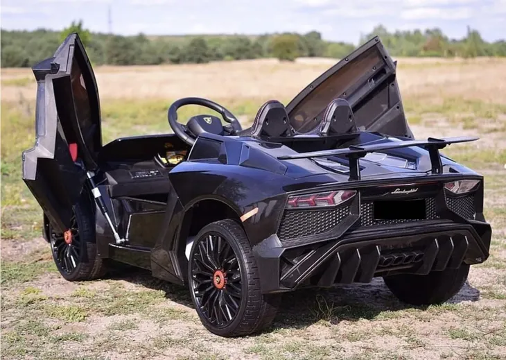 samochod-lamborghini-pomaranczowy-marka-lamborghini-maksymalne-obciazenie-30-kg