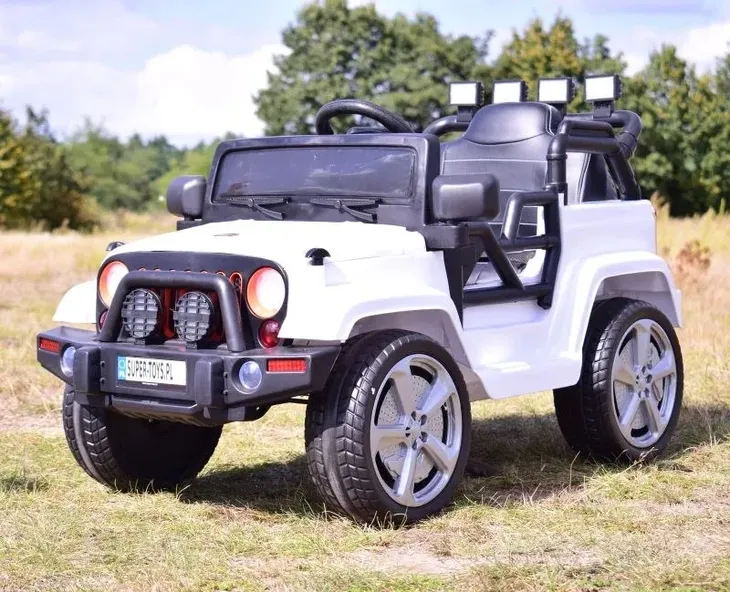 samochod-super-toys-bialy-liczba-drzwi-2