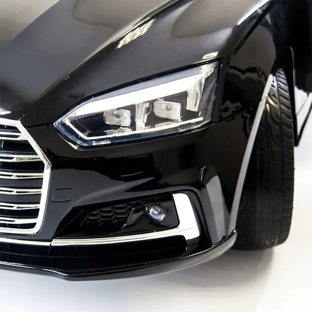 samochod-audi-czarny-dlugosc-pojazdu-117-cm