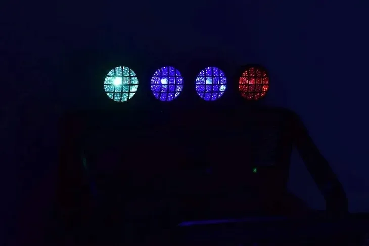 samochod-jeep-czerwony-kolor-czerwony
