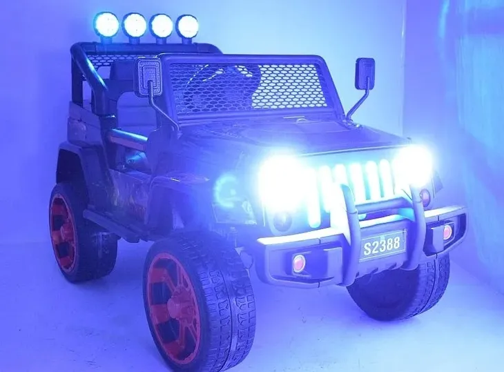 samochod-jeep-czerwony-wiek-dziecka-12-m