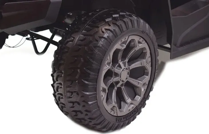 samochod-jeep-bialy-czerwony-liczba-miejsc-2