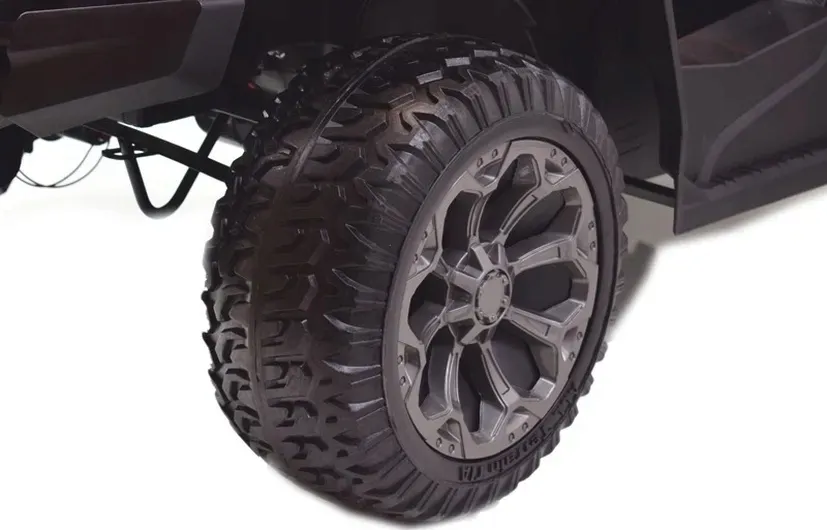 samochod-jeep-bialy-czerwony