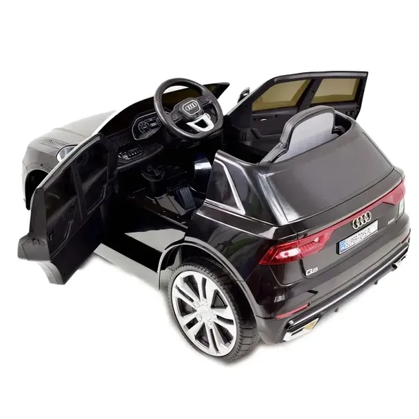samochod-audi-czarny-marka-audi-wiek-dziecka-2-lata