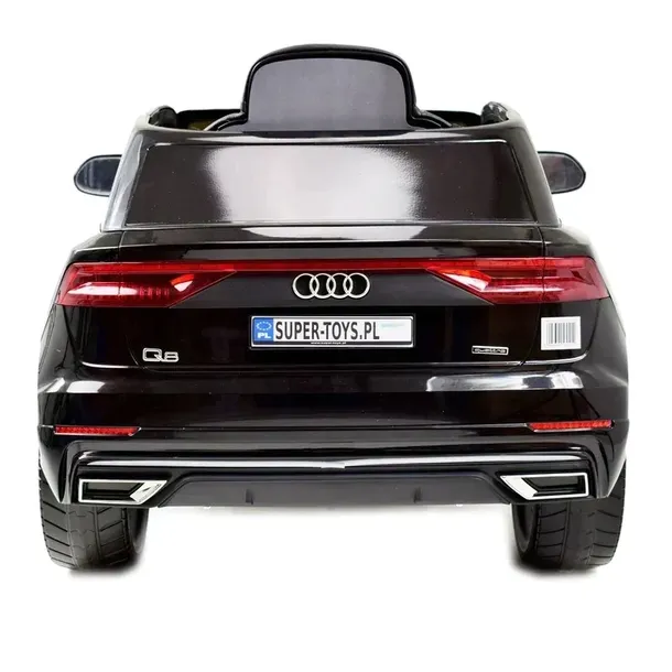 samochod-audi-czarny-marka-audi-maksymalne-obciazenie-30-kg