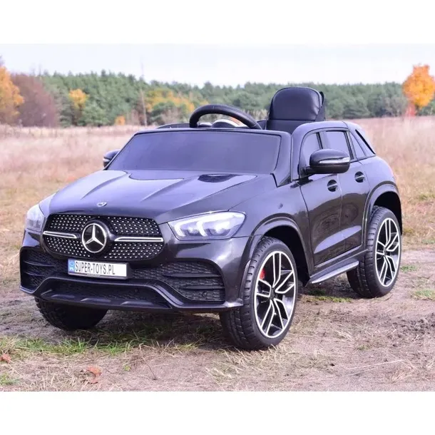 samochod-mercedes-czarny-kolor-czarny-marka-mercedes