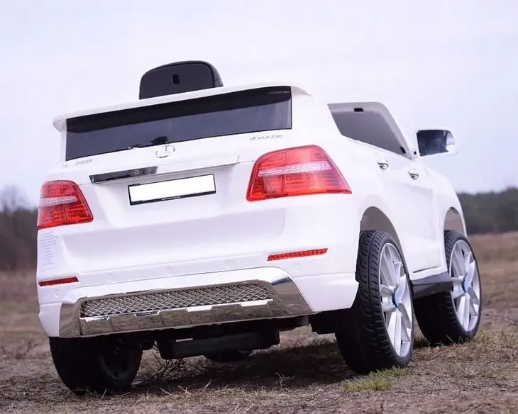 samochod-mercedes-bialy-marka-mercedes-dlugosc-pojazdu-110-cm