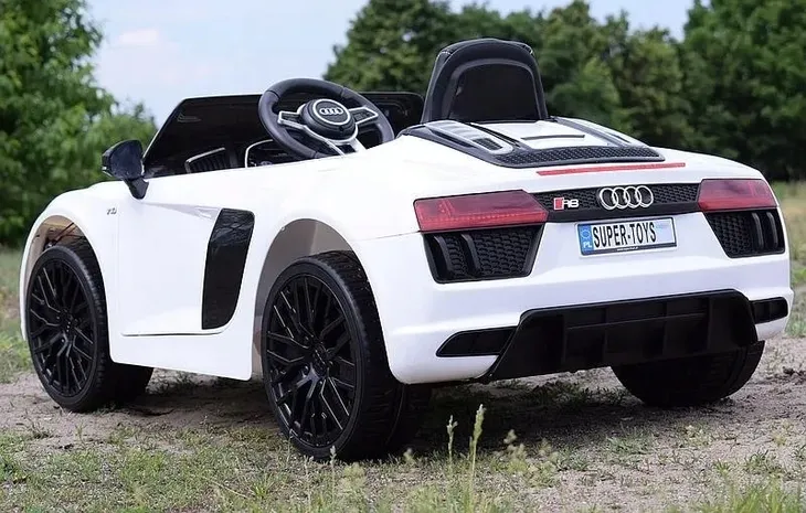 samochod-audi-bialy-marka-audi-wiek-dziecka-3-lata