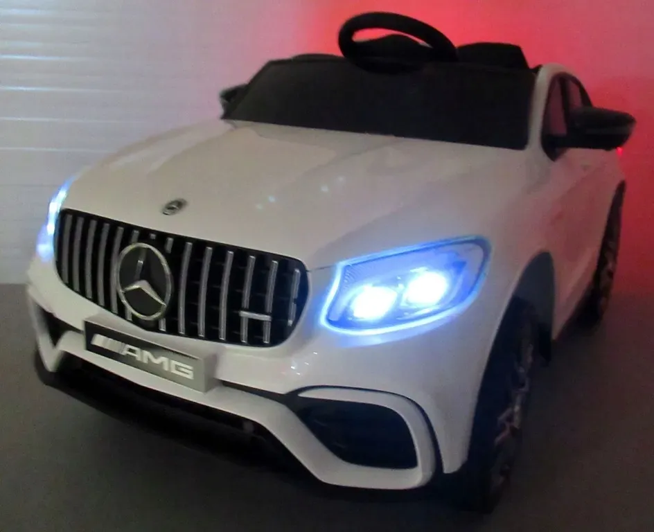 samochod-mercedes-bialy