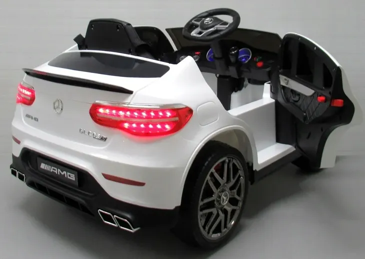 samochod-mercedes-bialy-liczba-drzwi-2