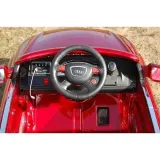 samochod-audi-czerwony-marka-audi-wiek-dziecka-3-lata