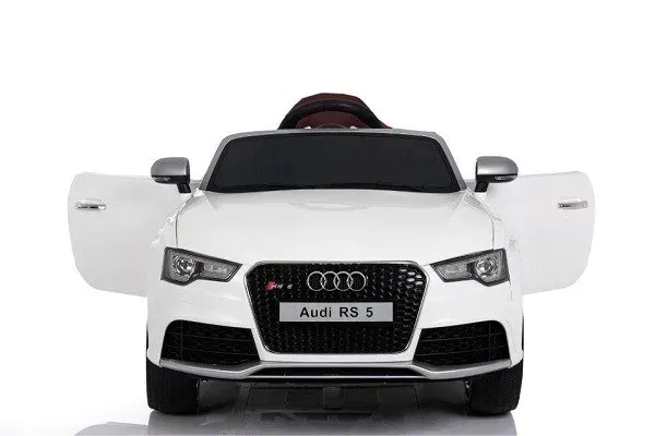 samochod-audi-bialy