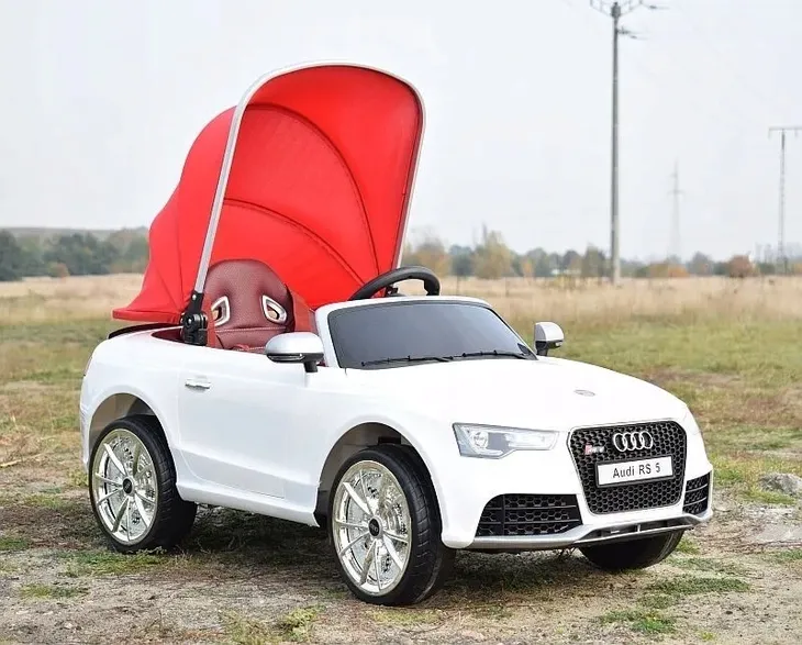 samochod-audi-bialy-liczba-miejsc-1