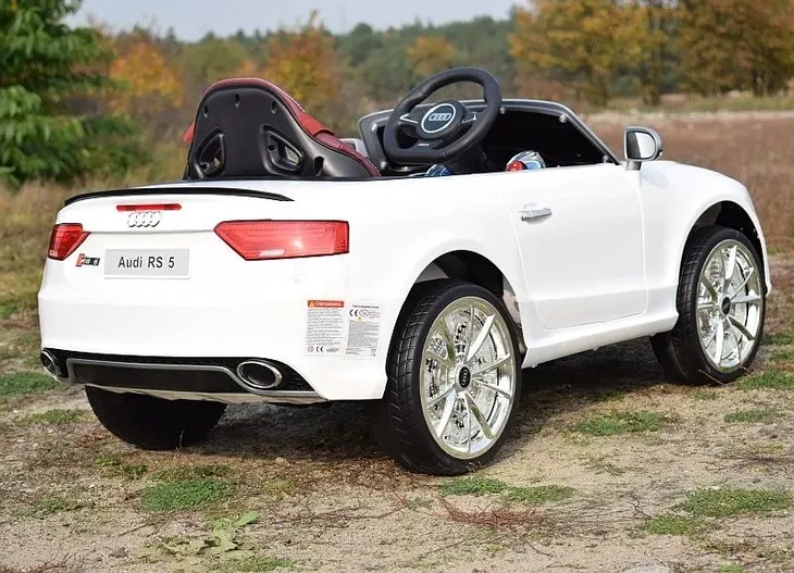 samochod-audi-bialy-marka-audi-wiek-dziecka-3-m