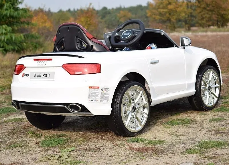 samochod-audi-bialy-marka-audi