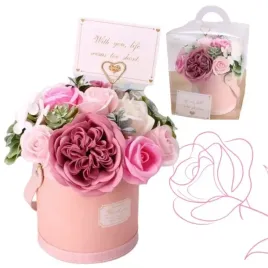 bukiet-zapachowych-kwiatow-mydlanych-flower-box-rozowe-roze-prezent