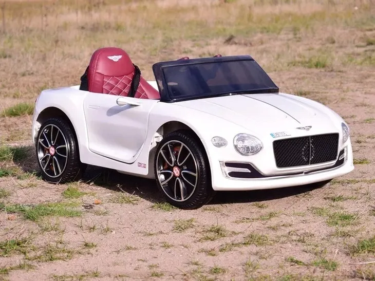 samochod-bentley-bialy-szerokosc-pojazdu-59-cm