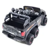 samochod-jeep-bialy-czarny-czerwony-marka-jeep