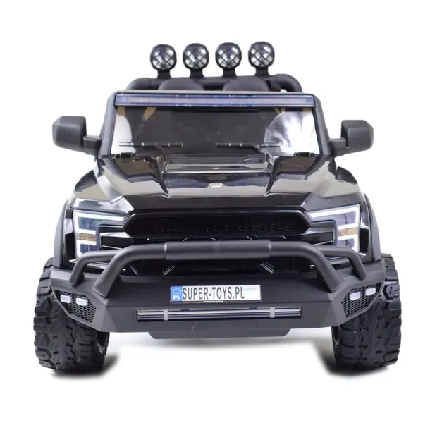 samochod-jeep-bialy-czarny-czerwony-wiek-dziecka-3-lata