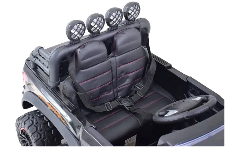 samochod-jeep-bialy-czarny-czerwony-marka-jeep-maksymalne-obciazenie-35-kg