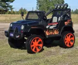 samochod-jeep-bialy-czarny-czerwony-marka-jeep
