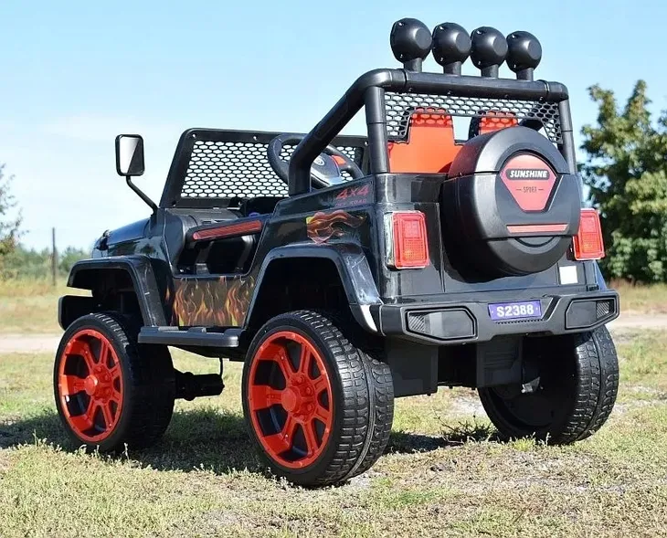 samochod-jeep-bialy-czarny-czerwony-liczba-miejsc-1