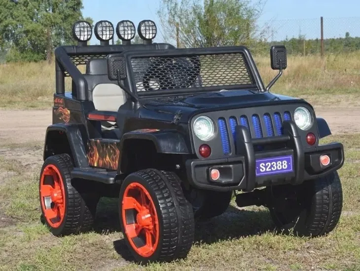 samochod-jeep-bialy-czarny-czerwony-marka-jeep-wiek-dziecka-3-lata