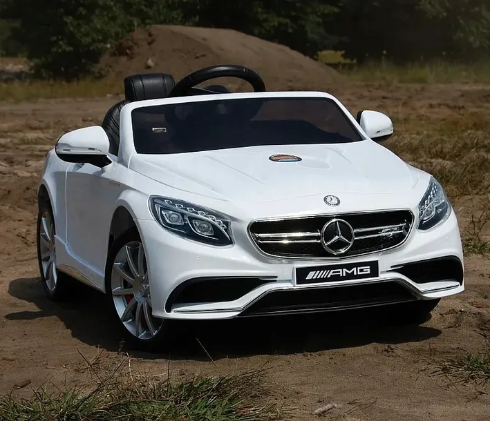 samochod-mercedes-bialy-marka-mercedes
