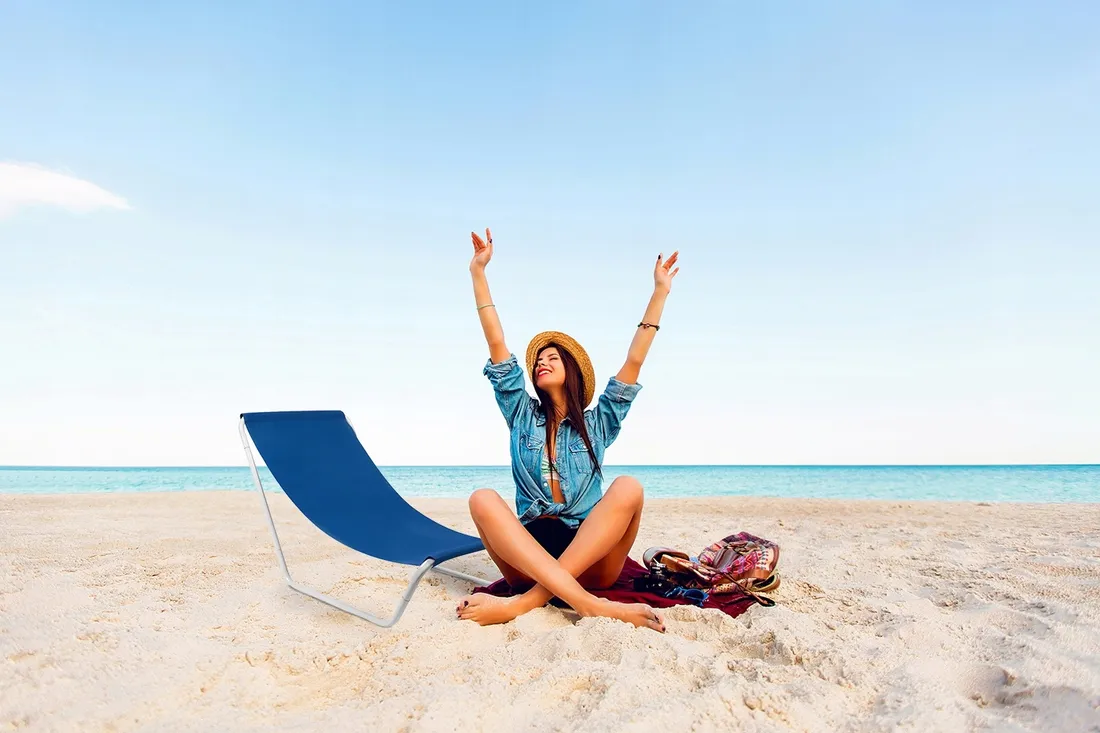 lezak-stal-niebieski-malatec