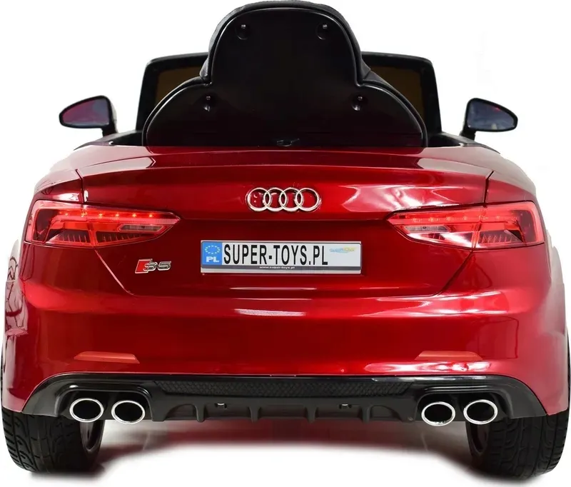 samochod-audi-czerwony