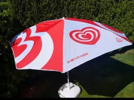 parasol-ogrodowy-balkonowy-czerwony-serce-na-balkon-bialy-200-cm