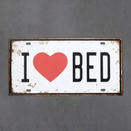 tabliczka-dekoracyjna-metalowa-i-love-bed