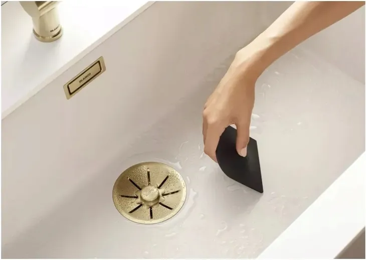 silikonowa-sciagaczka-do-wody-blanco-material-wykonania-silikon