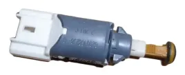 renault-oe-8200168238-2532000q0a-wlacznik-stycznik-swiatel-stop